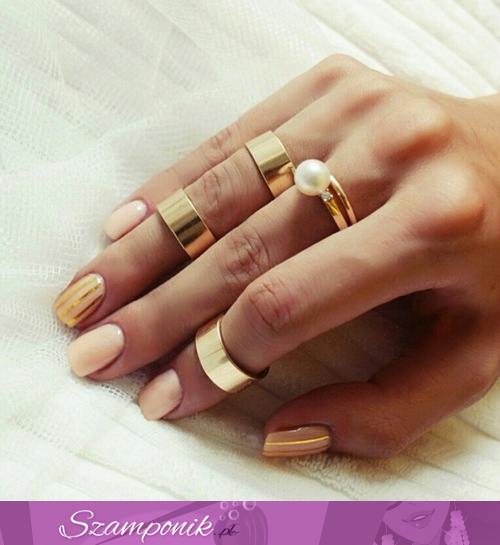Ładny manicure + pierścionki