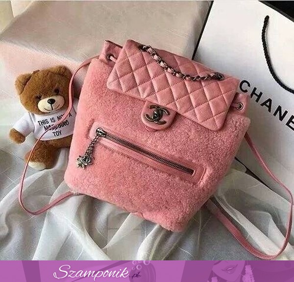 Różowy plecak od Chanel