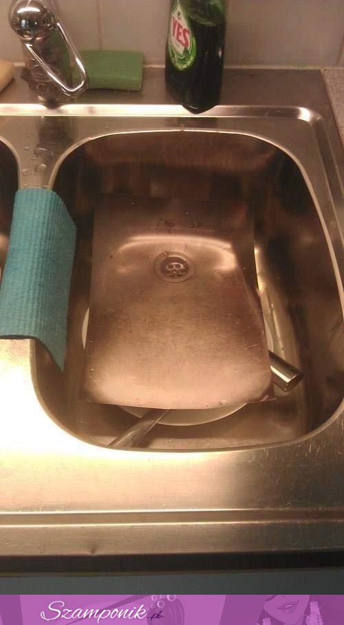 Jak oszukiwać, że umyło się naczynia :D Dobry patent!
