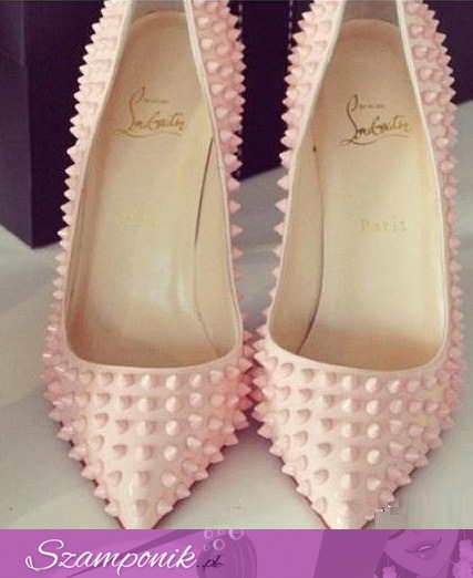 Pudrowe Louboutin'y