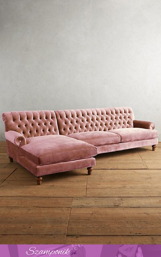 Różowa kanapa