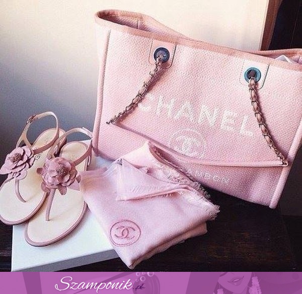 Różowy zestaw dodatków od Chanel