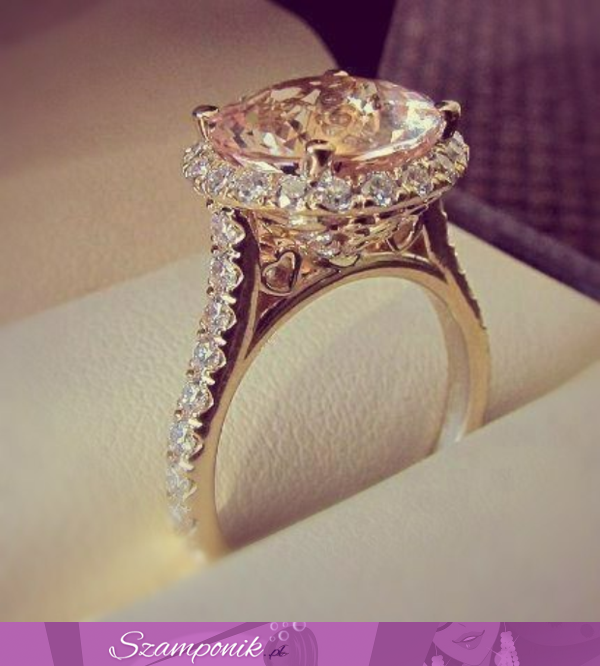 Przepiękny pierścionek z diamentem
