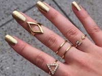 Złote paznokcie