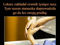 Lekarz zakładał cewnik tysiące racy. Tym razem staruszka doprowadziła go do łez swoją prośbą...