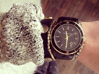 CZarny zegarek, modny