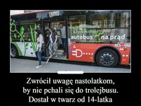 Zwrócił uwagę nastolatkom, by nie pchali się do trolejbusu. Dostał w twarz od 14-latka.