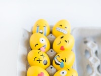 Emotki na jajkach wielkanocnych :)