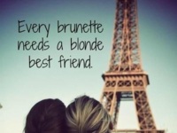 Każda brunetka potrzebuje blond przyjaciółki!