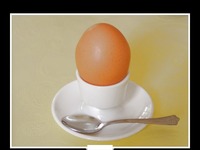 Zjedzenie na śniadanie jajka...