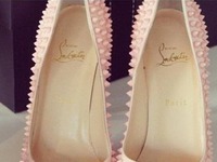 Pudrowe Louboutin'y