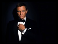 Bond spostrzega panienkę, która obserwuje go od momentu, gdy wszedł do baru. Zobacz co jej powiedział! ;D