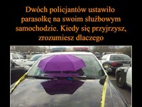 Dwóch policjantów ustawiło PARASOLKĘ na swoim służbowym samochodzie. Kiedy się przyjrzysz, ZROZUMIESZ dlaczego!