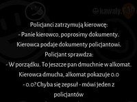 Policjanci zatrzymują kierowcę i sprawdzają alkomatem... BEKA!