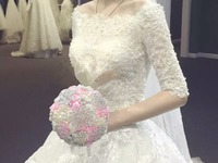 Bukiet ślubny wykonany ze sztucznych kwiatów