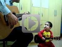 Dwulatek śpiewa Beatlesów razem z tatą! Zobacz jak mu idzie. Super nagranie :)