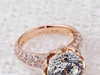 Drogi pierścionek zaręczynowy, przepiekny
