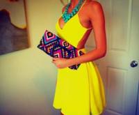 Neonowa sukienka na lato