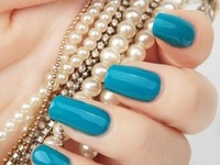 Niebieski manicure