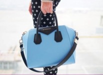 Niebiesko czarna torebka od Givenchy