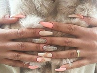 Różowo-złoty manicure